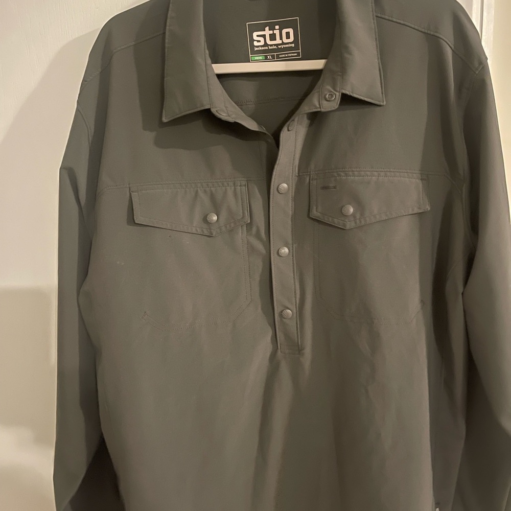 Stio Mens Popover Shirt with Snaps NWOT!  Size XL Dark Grey